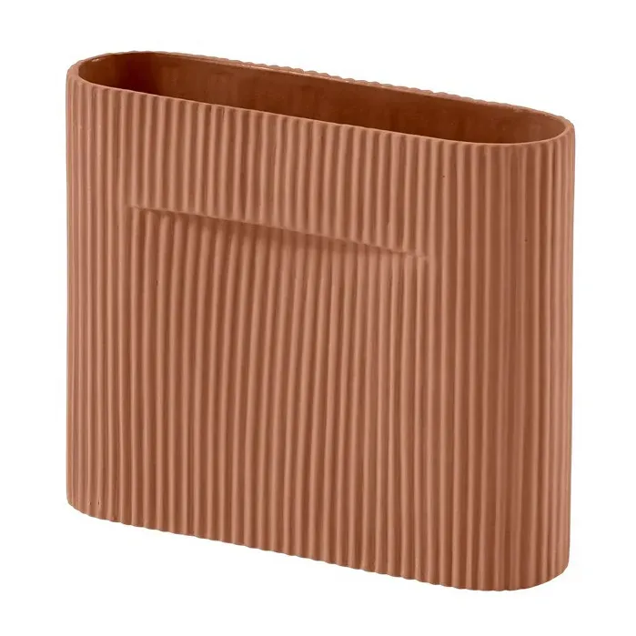 Alternativ bild 0 för Muuto - Ridge Vase - Vas - Small - Terracotta - W6 x L20 x H16,5 cm
