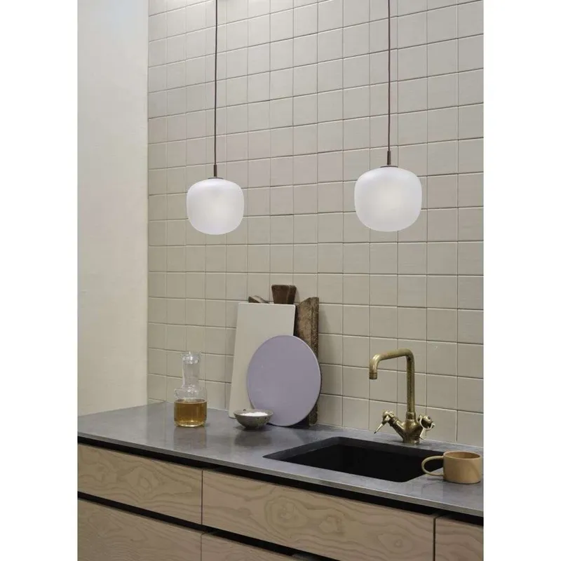 Bild 1 för Muuto - Rime Taklampa Ø18 Deep Red Muuto