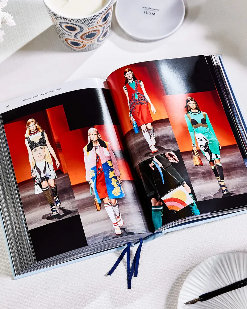 Bild 2 för New Mags - Prada - Catwalk - Bok - Thames & Hudson - 28 x 19 cm