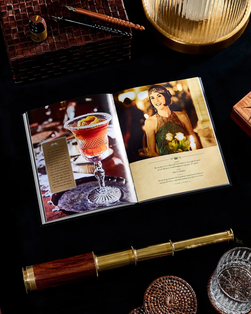 Bild 2 för New Mags - The Official Downton Abbey Cocktail Book - Bok - International Edition - 17,1 x 21,6 cm