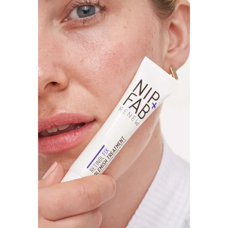 Bild 2 för NIP+FAB Retinol Fix Blemish Gel 15 ml