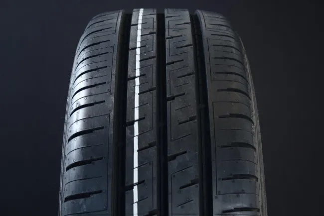 Bild 1 för Nokian Hakka Van ( 235/65 R16C 121/119R )