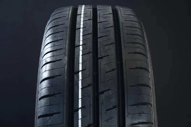 Bild 2 för Nokian Hakka Van ( 235/65 R16C 121/119R )