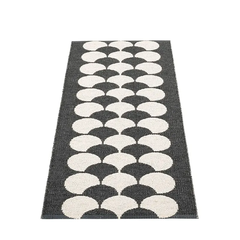 Alternativ bild 0 för Pappelina Poppy plastmatta 70 x 150 cm, black