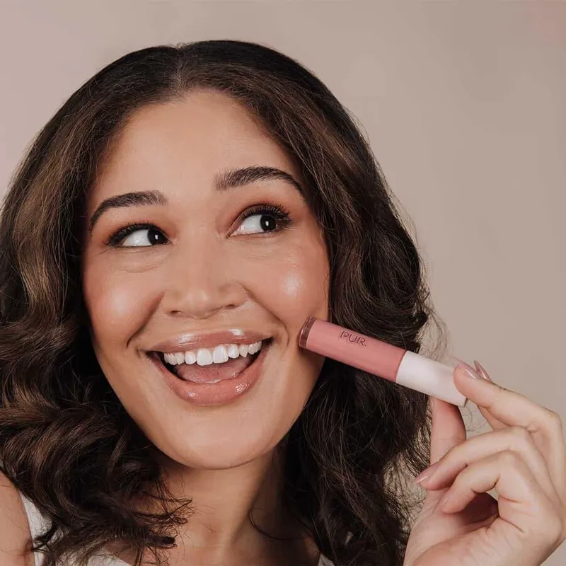 Bild 2 för PÜR Glossy Lip Tint Plumping Tinted Lip Oil Strawberry Sorbet