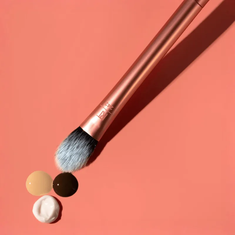 Bild 2 för Real Techniques Brightening Concealer Brush