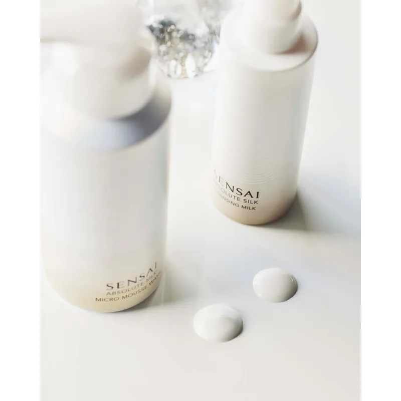 Bild 2 för SENSAI - Absolute Silk Micro Mousse Wash 180 ml på Skincity.com