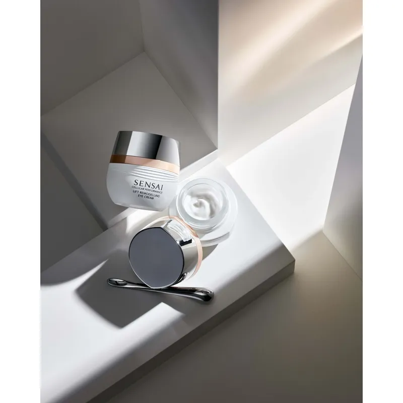 Bild 2 för SENSAI - Cellular Performance Lift Remodelling Eye Cream 15 ml på Skincity.com