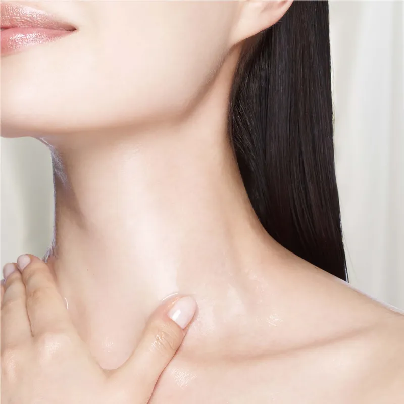 Bild 2 för SENSAI - Cellular Performance Throat and Bust Lifting Effect 100 ml på Skincity.com