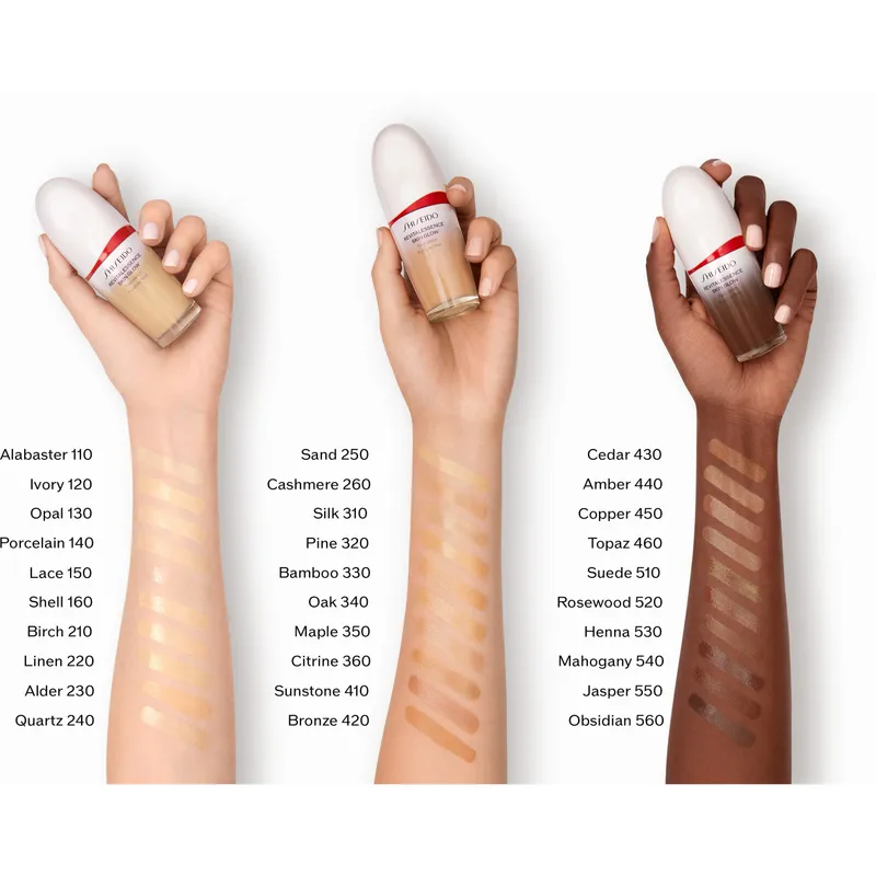 Bild 2 för Shiseido Revitalessence Glow Foundation Bronze 420 - 30 ml
