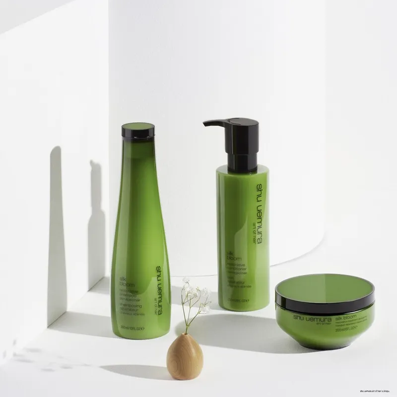 Bild 2 för Shu Uemura Silk Bloom Restorative Shampoo 300 ml