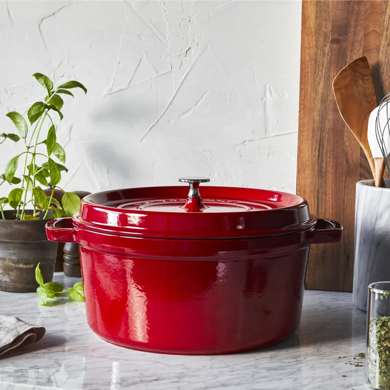 Bild 2 för Staub Rund Gryta 24 cm 3,8 liter Röd