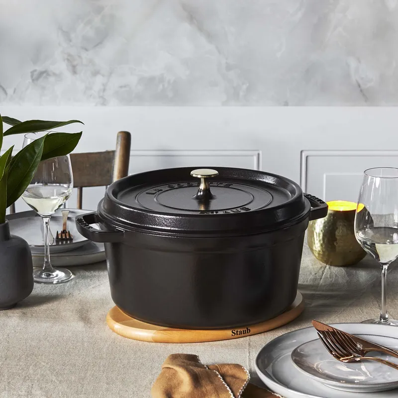 Bild 2 för Staub Rund Gryta 24 cm 3,8 liter Svart