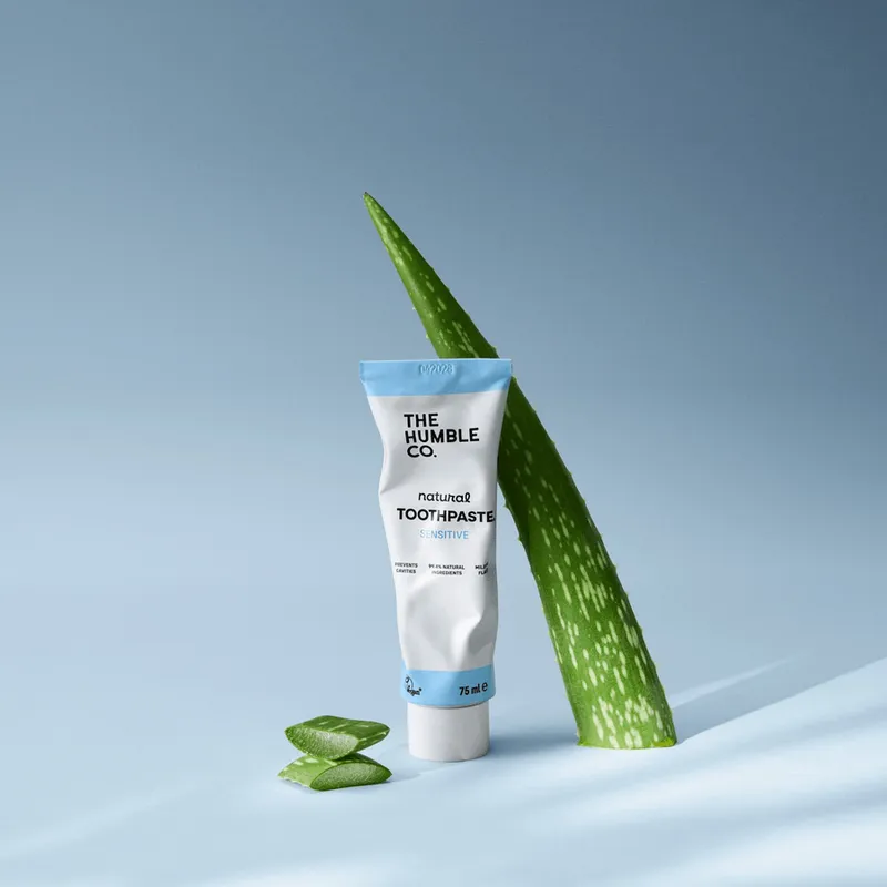 Bild 3 för The Humble Co. Humble Tandkräm Sensitive Mint Cosmos Natural 75 ml