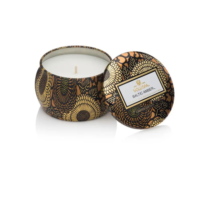 Alternativ bild 0 för Voluspa Baltic Amber Japonica Decorative Tin Candle 25h