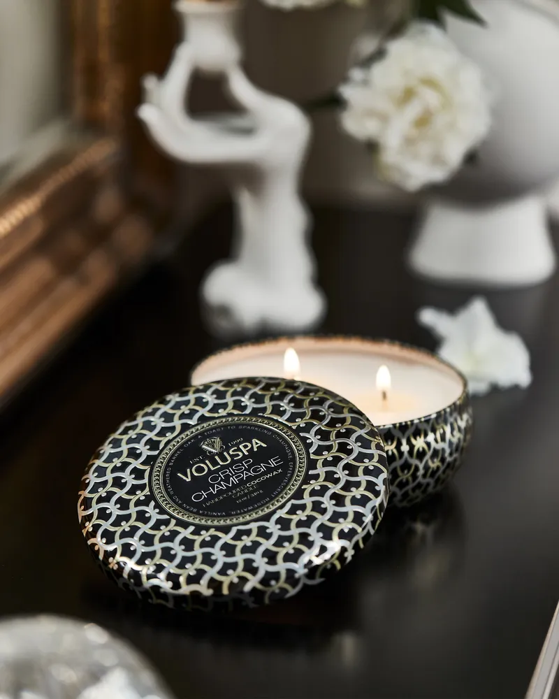 Bild 2 för Voluspa Crisp Champagne 3-Wick Tin Candle 40h