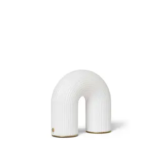 Produktfoto för Vuelta Portable Bordslampa Vit - ferm LIVING