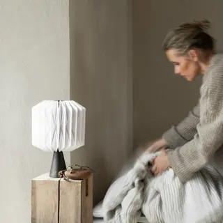 Produktfoto för Watt & Veke Fia table bordslampa Ø22 cm Vit-Svart