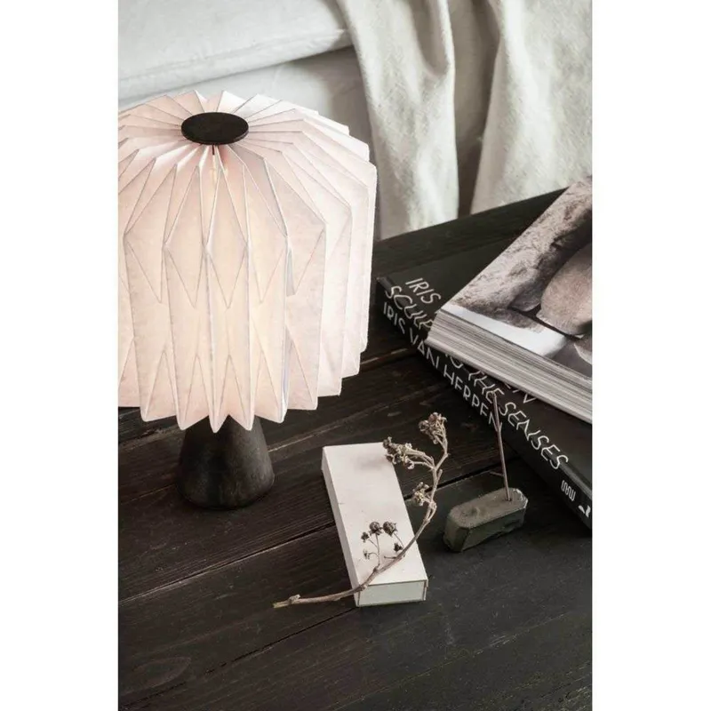 Bild 4 för Watt & Veke Fia table bordslampa Ø22 cm Vit-Svart