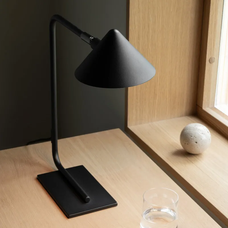Bild 1 för Watt & Veke Kuro bordslampa Black, Ø14x40 cm