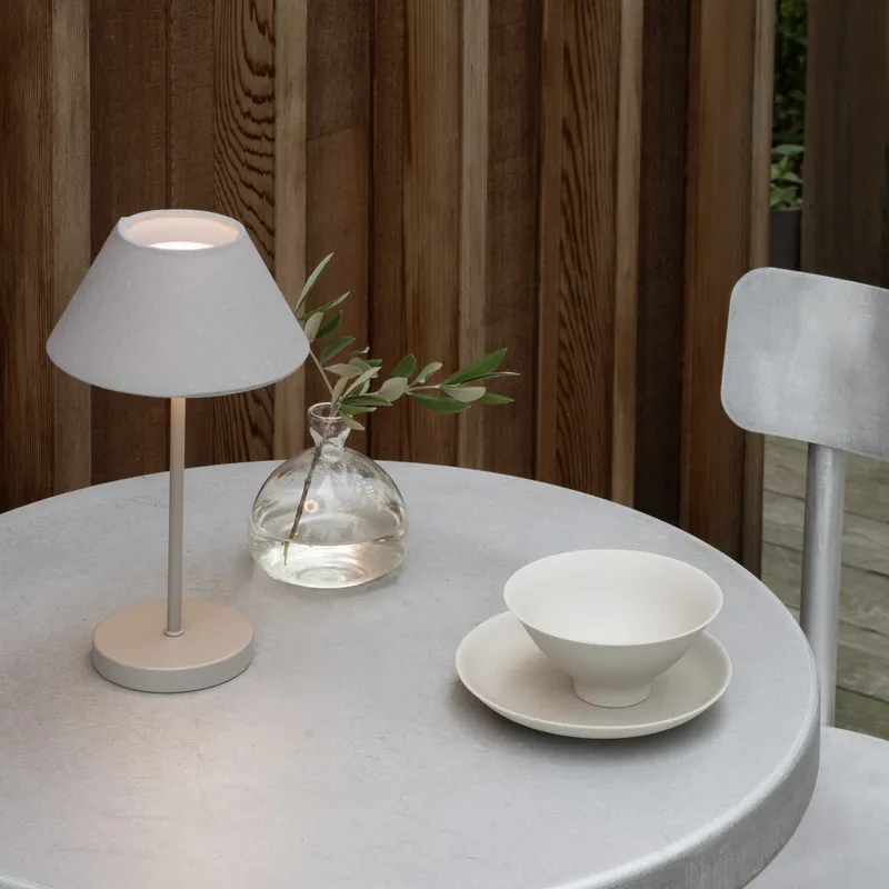 Bild 2 för Watt & Veke Teya bordslampa portable Warm grey, Ø15x26 cm