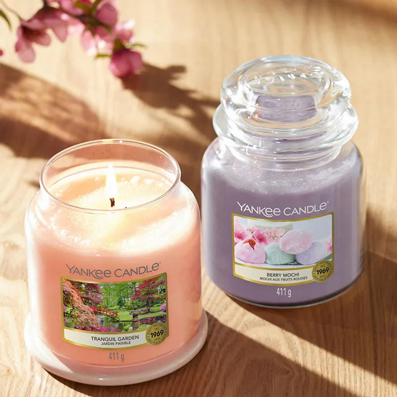 Bild 2 för Yankee Candle Classic Medium Jar Tranquil Garden 411g