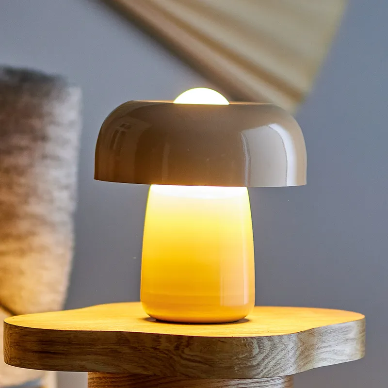 Bild 2 för Ylva bordslampa, beige, höjd 28 cm, järn – Bloomingville - Vardagsrum - Skandinavisk - Metall - Med en ljuskälla