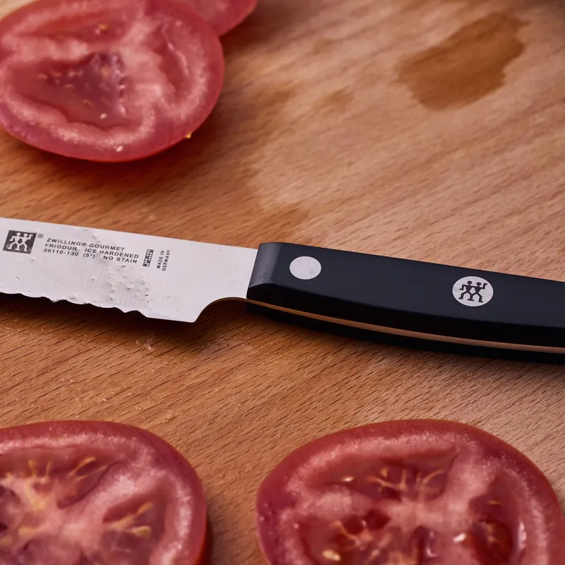 Bild 4 för Zwilling - Gourmet Grönsakskniv 13 cm Tandad