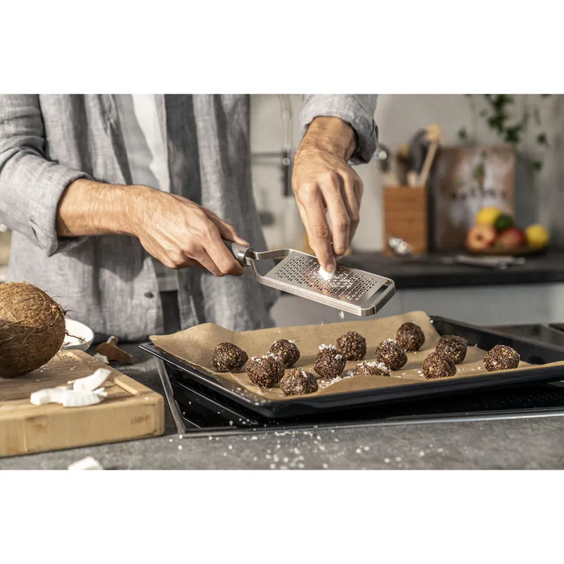 Bild 4 för Zwilling Pro Zcut medium rivjärn 34 cm